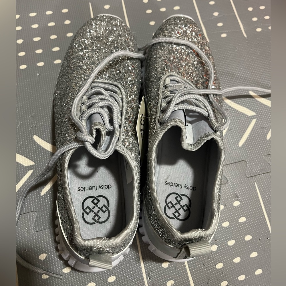 NEW Daisy Fuentes sparkly shoes 8M